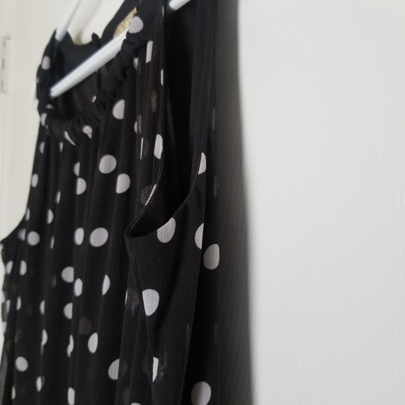 Polka dot sleeveless dress with ruffles - Picture 3 of 4